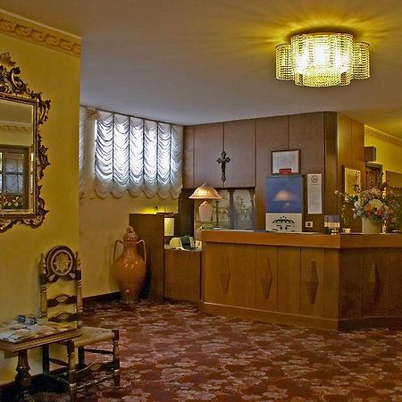 Hotel Quattro Strade Гарбаньяте-Миланезе Экстерьер фото