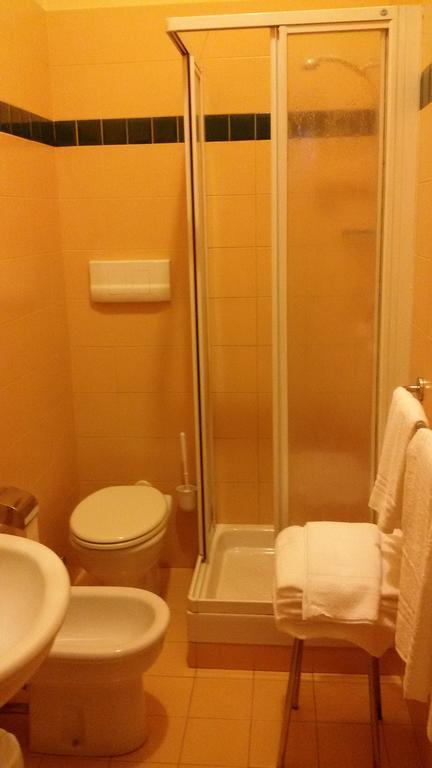 Hotel Quattro Strade Гарбаньяте-Миланезе Экстерьер фото