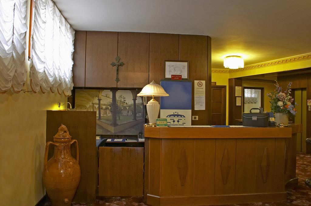 Hotel Quattro Strade Гарбаньяте-Миланезе Экстерьер фото