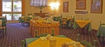 Hotel Quattro Strade Гарбаньяте-Миланезе Экстерьер фото